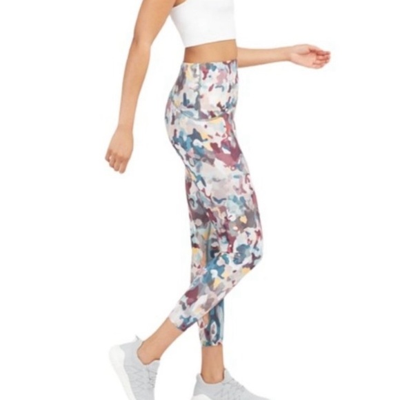 Spanx booty boost active camo printed 7/8 leggings - Picture 2 of 6